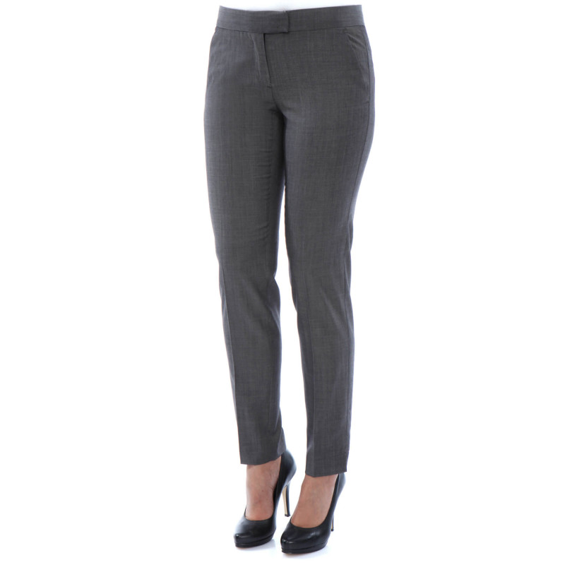 Pantalon polaire femme Composant polaire: Isoler grâce à l'air. Le composant polaire a pour mission d’emprisonner l’air grâce au volume créé par sa texture ; cet air maintient le corps au chaud par son pouvoir naturellement isolant. C’est le grattage de la maille qui va permettre d’enfermer l’air.